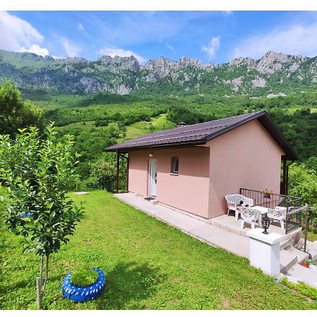Privatni Smjestaj "Mratinje" Casa de hóspedes Plužine Exterior foto