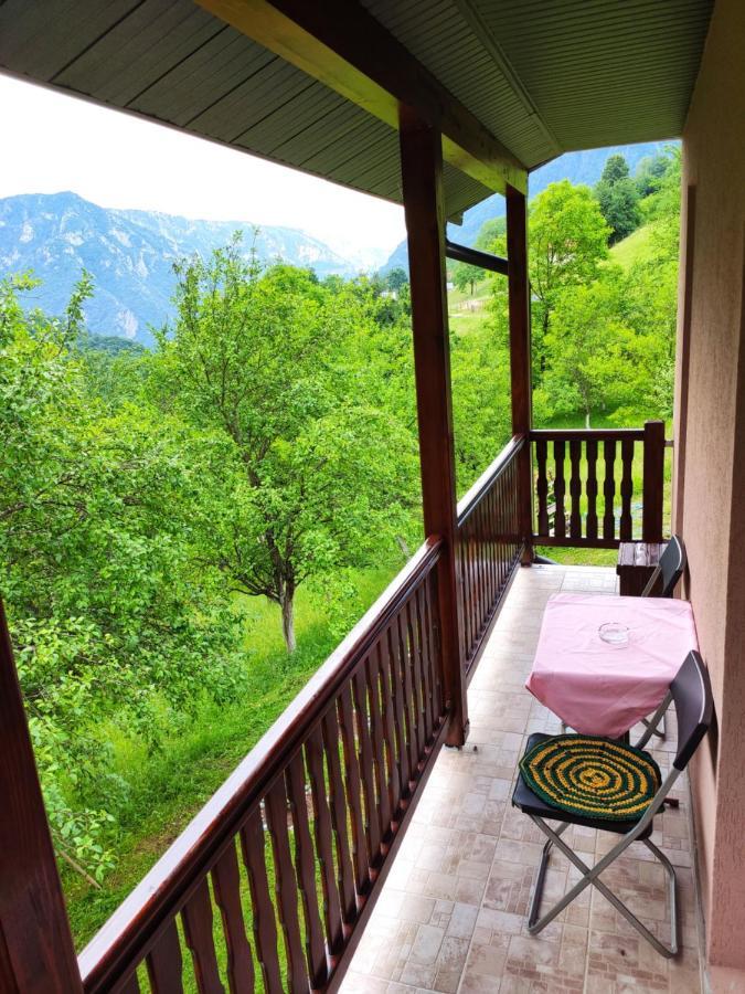 Privatni Smjestaj "Mratinje" Casa de hóspedes Plužine Exterior foto
