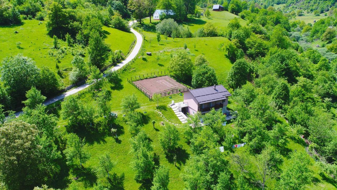 Privatni Smjestaj "Mratinje" Casa de hóspedes Plužine Exterior foto
