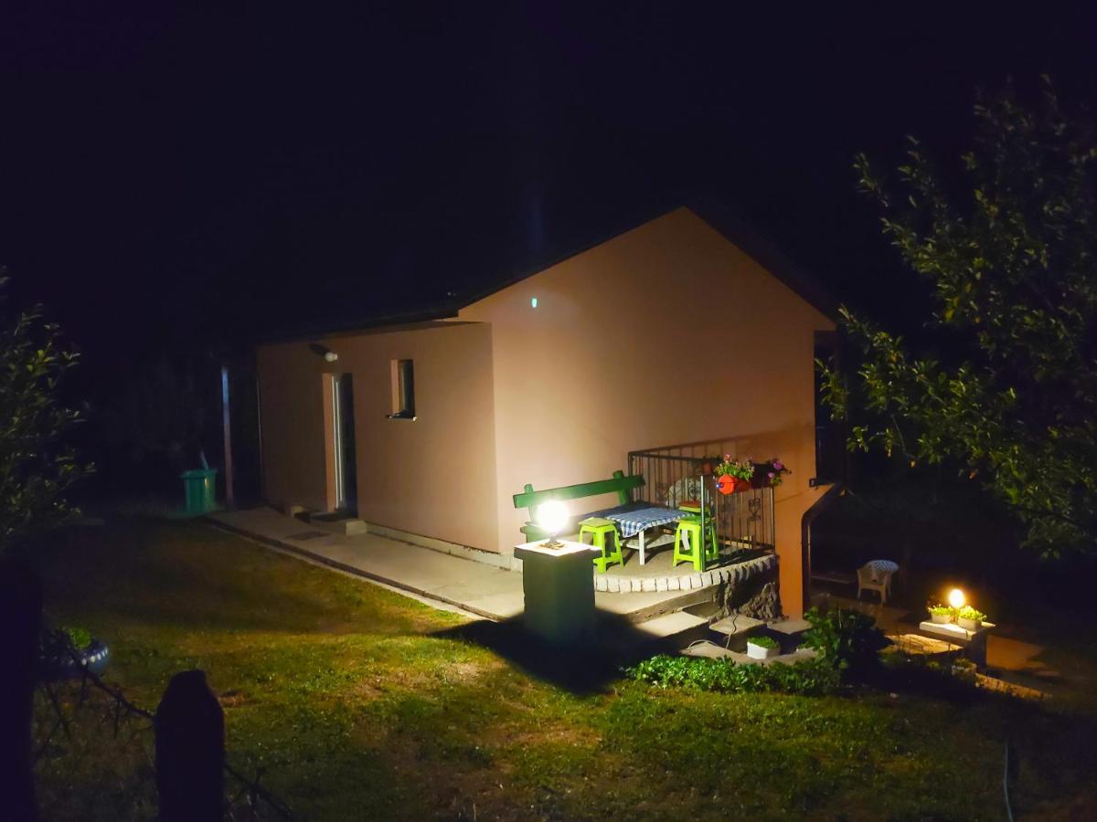 Privatni Smjestaj "Mratinje" Casa de hóspedes Plužine Exterior foto