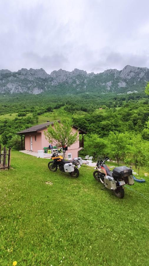 Privatni Smjestaj "Mratinje" Casa de hóspedes Plužine Exterior foto
