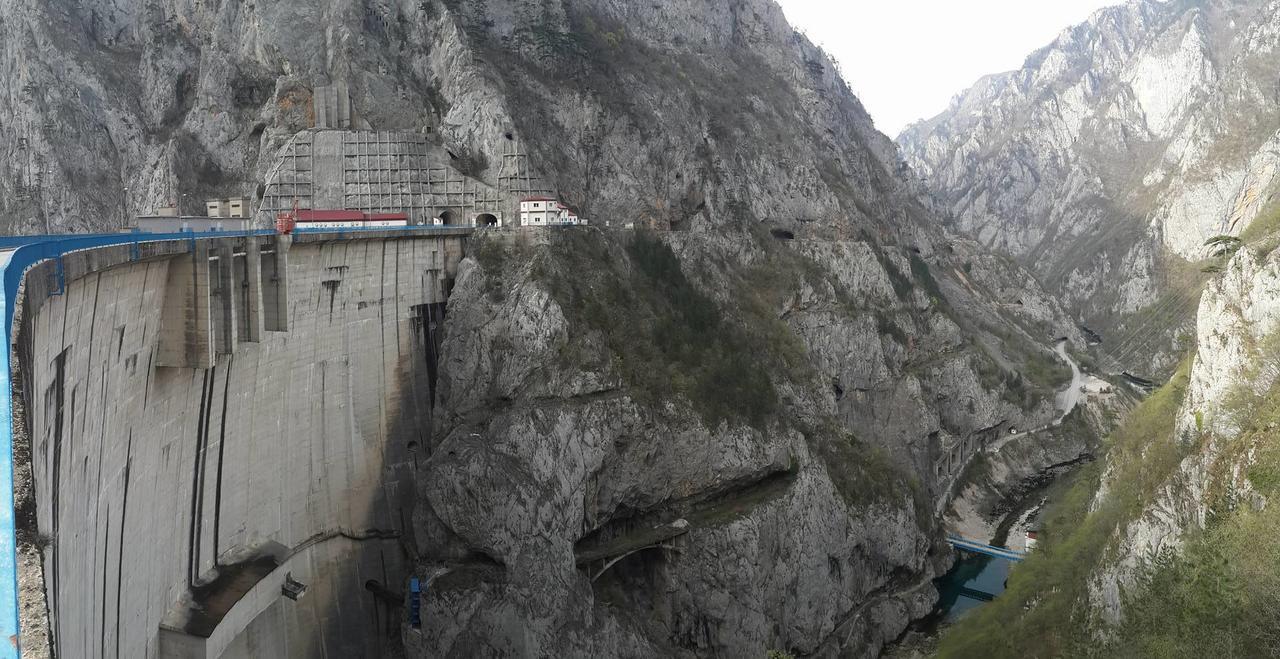 Privatni Smjestaj "Mratinje" Casa de hóspedes Plužine Exterior foto